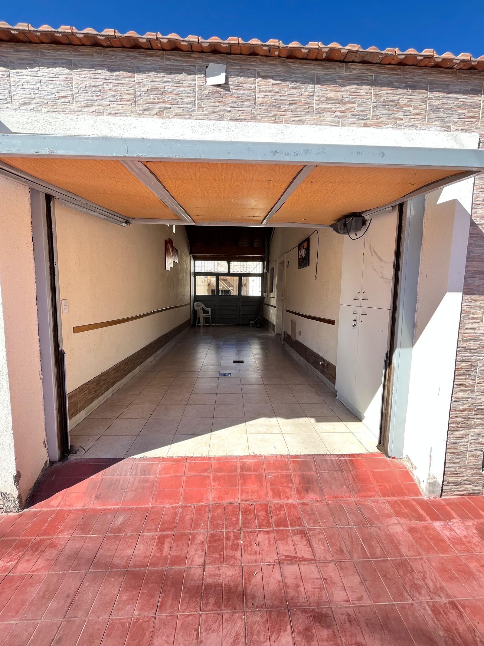 Garage y entrada