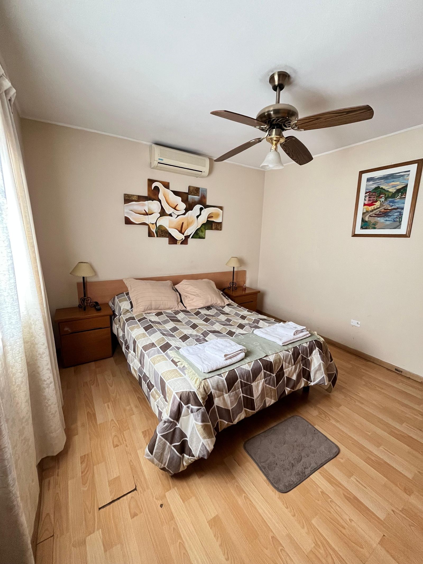 Habitación principal con cama doble